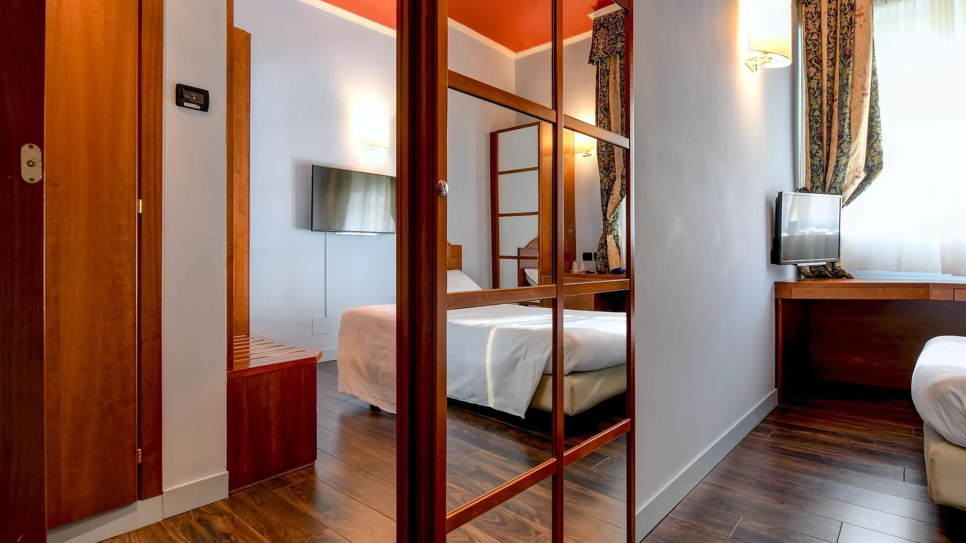 Hotel City Desenzano del Garda 3*,